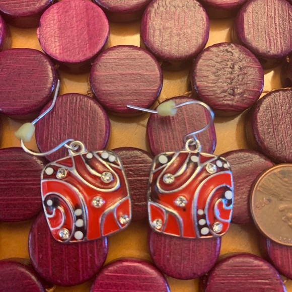 Hand painted silver and red geometric earrings. - Picture 3 of 4